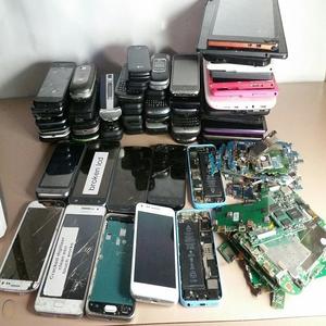 E-Waste chatarra de teléfono móvil disponible a precio barato al por mayor - Product Image 1