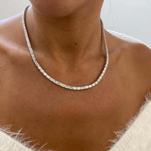 Collar de Gargantilla Fino de Oro de 14K con Moissanita Cultivada en Laboratorio de Corte Esmeralda y Perla de Agua Dulce, Joyería de Boda Estilo Hip Hop, 22.63 CT - Product Image 5