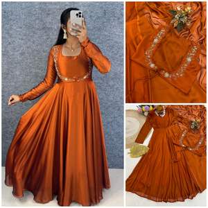 ชุดคุर्ตาผ้าไหมแท้สำหรับผู้หญิง สไตล์ลำลอง เหมาะสำหรับงานแต่งงาน งานดีวาลี งานพรอม ยาวคลุมเท้า ลายปักมือสวยงาม - Product Image 2