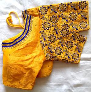 Blusa De Diseñador Con Hilo Y Trabajo Hecho A Mano Pesado - Product Image 4