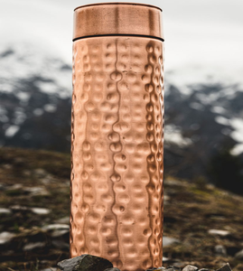 Conception élégante de bouteille d'eau en cuivre pur, avantages ayurvédiques, solution d'hydratation étanche et durable ayant des avantages pour la santé - Product Image 5