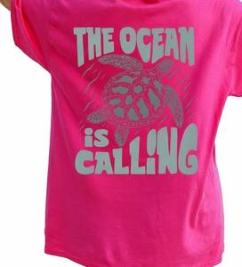 Camiseta Rosa para Hombre Ocean Is Calling, 100% Algodón, Tejido de Punto, Manga Corta de Verano, Transpirable, Anti-UV, Estilo Urbano Informal y Moderno - Product Image 2