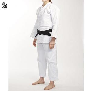 Uniforme de karaté de formation professionnelle Uniforme de karaté de haute qualité Uniforme de karaté en matériau durable - Product Image 1