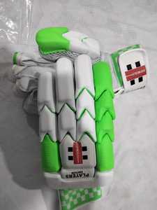 Gants de frappe de cricket personnalisables de haute qualité, gants en cuir de qualité supérieure pour les joueurs, fabriqués à la main au Pakistan - Product Image 2