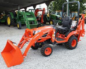 Tracteur agricole d'occasion Kubota BX25D 4x4, machine agricole 4 roues motrices, chargeur avant et arrière Kubota BX25D - Product Image 2