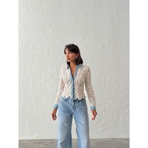 Camisa Azul Claro de Manga Larga para Mujer TOPSHOW con Detalle de Encaje y Botones de Perla, Blusa de Algodón al por Mayor para Damas - Product Image 3