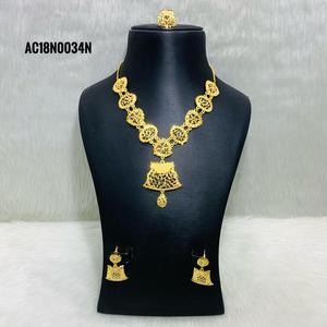 Conjunto de Collar corto de diseño de tendencia de moda de alta calidad con pendientes y anillos, joyería de un gramo chapada en oro de 18 quilates para mujer - Product Image 1