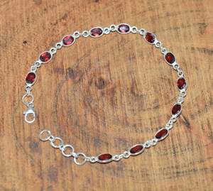 Pulsera Ajustable con Bisel de Plata de Ley 925 con Granate Rojo Tallado, Joyería de Piedras Preciosas Hecha a Mano, Regalo para Mujer - Product Image 2