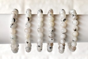 Top Quality Wholesale White Rainbow Moonstone Natural <b>Healing</b> Fashionable 8mm Round <b>Bracelet</b> For Meditation Jewelry - Product Image 4