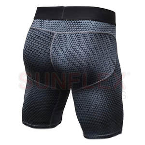 Shorts de compression respirants à taille élastique de style urbain pour hommes, fabriqués au Pakistan, couleurs et logo personnalisables, séchage rapide - Product Image 2