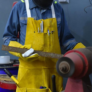 Custom Made Design Cheap Price Safety <b>Aprons</b> <b>For</b> <b>Men</b> Premium Quality Different Color Soft Leather Safety <b>Aprons</b> - Product Image 6