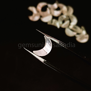 ลูกปัดหินอัญมณีสำหรับแกะสลักรูปทรงดวงจันทร์ลูกปัดคริสตัลแกะสลักรูปพระจันทร์หินหลวม12มม. สำหรับทำเครื่องประดับเป็นจำนวนมาก - Product Image 1