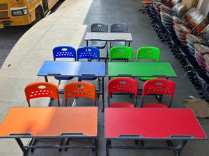 เก้าอี้นักเรียนพลาสติกสำหรับเด็กแบบทันสมัยทนทานทนทานโต๊ะหมุนปรับความสูงได้ปรับได้และแผ่นรองเขียนห้องเรียนกลางแจ้ง - Product Image 3