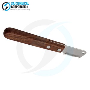 Cuchillo de rayas de lujo para mascotas, hoja recubierta de titanio, mango de madera, mango de corte de diamante para resultados de estilo de salón Premium, aprobado por ISO - Product Image 5