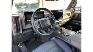 Modèle 2023, faible kilométrage, transmission automatique, sièges en cuir, sans accident et prêt à être expédié. - Product Image 2