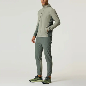 Conjunto Deportivo Personalizado de Invierno con Capucha, Chaqueta Cortavientos de Poliéster/Algodón, Pantalones Deportivos con Cremallera, Resistentes al Viento y Transpirables para Hombre - Product Image 1