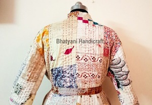 Veste Kantha en soie de Style indien fait à la main pour femmes Patchwork vêtements d'hiver Robe de bain et Kimono de nuit vestes pour hommes - Product Image 5