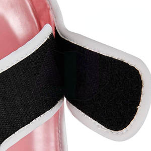 Espinilleras Profesionales de Cuero Diseñadas para Alto Rendimiento, Transpirables, Cómodas y Duraderas para Entrenamientos y Partidos de Adultos - Product Image 6