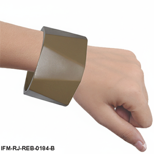 Anillo de Resina Negra Hecho a Mano con Incrustaciones Luminosas de Verde Menta, Anillo Único que Brilla en la Oscuridad para Mujer - Product Image 5