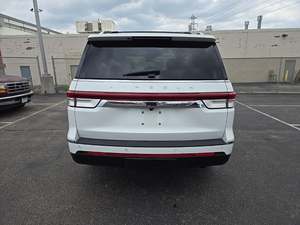 Lincoln Navigator Reserve 4WD SUV 2024 Neuf/Occasion, Moteur Essence 4.1-6L, Transmission Automatique, 1-25000 Miles, 7 Places - Product Image 3