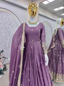 ชุดอานาร์กาลีคอลเลคชั่นใหม่ ผ้าไหมประดับเพชรหนัก พร้อมงานปักเลื่อมสไตล์อินเดีย - Product Image 6