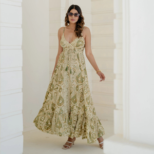 Ensemble assorti imprimé floral olive : haut cache-cœur à manches évasées et jupe midi, 100 % coton lavable, idéal pour les voyages estivaux en bord de mer - Product Image 1