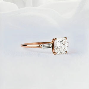 Élégante bague Moissanite à trois pierres de taille rayonnante de 2.17 ct, idéale pour les fiançailles, propose un cadeau de bijoux en argent sterling 925 pour elle - Product Image 4