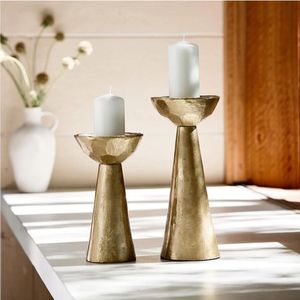 Bougeoir en métal de style vintage avec finition rustique adapté à la décoration intérieure traditionnelle et aux cérémonies religieuses - Product Image 3