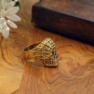 Bague vintage en laiton doré avec motif toile d'araignée et crâne pour homme, style gothique punk motard, bijou en métal lourd - Product Image 4