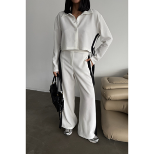 Conjunto Deportivo Otomano Blanco con Detalle de Rayas Laterales - Product Image 1