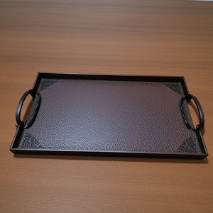 Bandeja de cuero Premium con lados altos y costuras detalladas que ofrece Función de estilo y durabilidad para uso diario o especial - Product Image 6