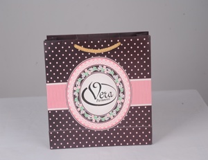 Sacs en papier personnalisés de luxe, écologiques et recyclables avec impression offset pour manteaux en fourrure et vêtements d'hiver - Product Image 5