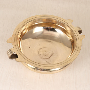 Bol en laiton traditionnel indien du sud doré fait à la main Pots de jardin Urli décoration de la maison ornements SNI-210 - Product Image 1