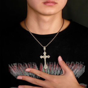 Vente en gros Pendentif croix en or massif 10 carats Bijoux en diamant personnalisés avec placage au rhodium Style HipHop classique pour femmes - Product Image 3