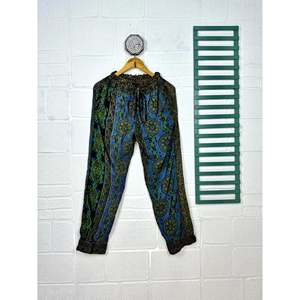 Ensemble de pyjama durable ODM Langes en soie recyclée, léger et respirant - Product Image 3