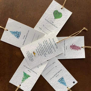 Etiquetas de papel para prendas hechas a mano sostenibles, sin plástico, respetuosas con el medio ambiente, estampado en caliente impreso para marcas de ropa, bolsas de uso - Product Image 1