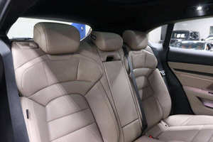 Vehículo Eléctrico Usado 2023 2024 Turismo de Alta Gama con Sistema de Infoentretenimiento Moderno y Fuerte Aceleración EV, Suministrado desde Japón - Product Image 4