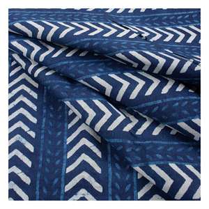 Tela de Algodón Floral Indigo Dabu Versátil, Ideal para Crear Impresionantes Vestidos, Bolsos y Proyectos para el Hogar - Product Image 4