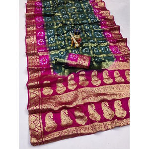 Sari de Seda con Arte Bandhej Estampado a Mano, Sari Tradicional Indio de Seda con Acabado Suave, a Precio Razonable por el Fabricante - Product Image 6