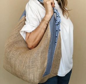 Sacs à main en tissu de coton brodé pour femmes avec art floral adaptés à la fac décontractée ou aux sorties régulières - Product Image 6