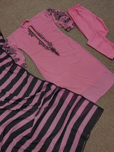 Vêtements ethniques indiens Vêtements Ensemble trois pièces Vêtements pour femmes Kurtis indiens imprimés avec pantalon Palazzo Matériel de haute qualité - Product Image 3