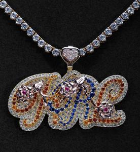 Pendentif personnalisé pour homme en rhodium plaqué, serti de moissanite glacée VVS, avec nom et lettre personnalisés, cadeau de bijoux pour lui ou elle - Product Image 1