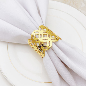 Los anillos de servilleta de metal elevan instantáneamente cualquier mesa de comedor al agregar un toque de elegancia, estructura y sofisticación atemporal. - Product Image 1