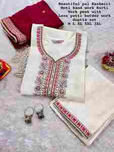 Color increíble Muselina de excelente calidad con bordado Kuarti Pant y Dupatta Fabricante de Surat - Product Image 3