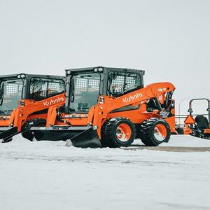 รถตักล้อยาง Kubota SSV 65 รุ่นขั้นสูง ออกแบบมาเพื่อการใช้งานในฟาร์มและไซต์ก่อสร้าง ให้ประสิทธิภาพสูง พร้อมคุณภาพระดับพรีเมียม แข็งแรง ทนทาน และจัดส่งรวดเร็ว - Product Image 4