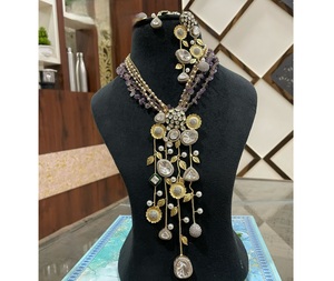 Ensemble de collier et de boucles d'oreilles en pierres Kundan plaquées or de qualité supérieure pour les femmes, pour les mariages et les soirées - Product Image 1