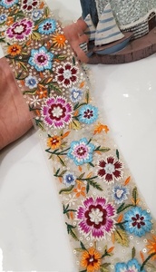 Rubans brodés abstraits et floraux sur mesure sur tissu en filet d'organza Paillettes brodées à des fins diverses - Product Image 2