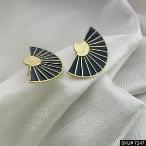 Pendientes de tuerca geométricos de diseñador, piedras preciosas de esmalte negro con joyería de latón chapado en oro para compromiso, impresionantes pendientes colgantes - Product Image 1