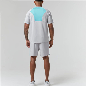 Ensemble t-shirt et short à logo réfléchissant personnalisé derniers vêtements de course respirants d'été pour hommes avec techniques lavées - Product Image 6