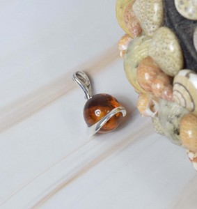 925 Solid Sterling Silver Natural Baltic <b>Amber</b> Round Shape Gemstone <b>Pendant</b> - Product Image 2